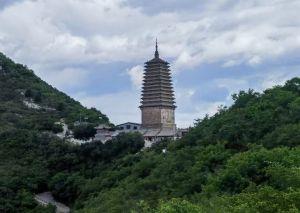 朝阳凤凰山接云寺辽塔