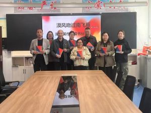 校领导班子和部分老师合影 校领导班子和部分老师合影