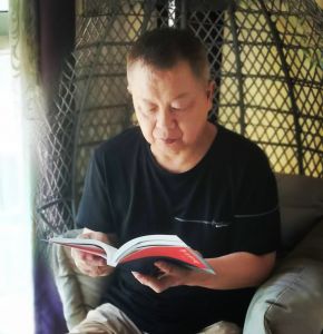书中的文字唤醒了对大漠茫棉中学的深深怀恋 书中的文字唤醒了对大漠茫棉中学的深深怀恋
