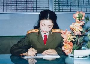 作者戎装照