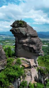 鹰嘴岩近图 鹰嘴岩近图