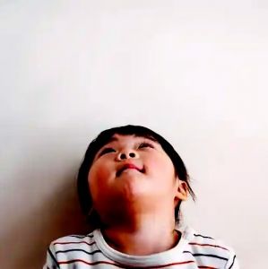 仰望天花板